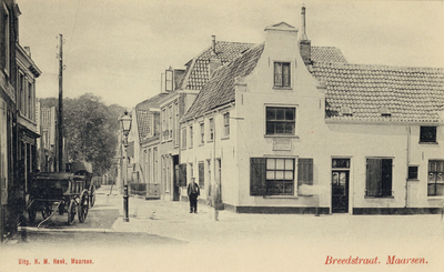 6618 Gezicht in de Bolensteinsestraat te Maarssen uit het oosten, met de voorzijde van het huis Breedstraat 11.